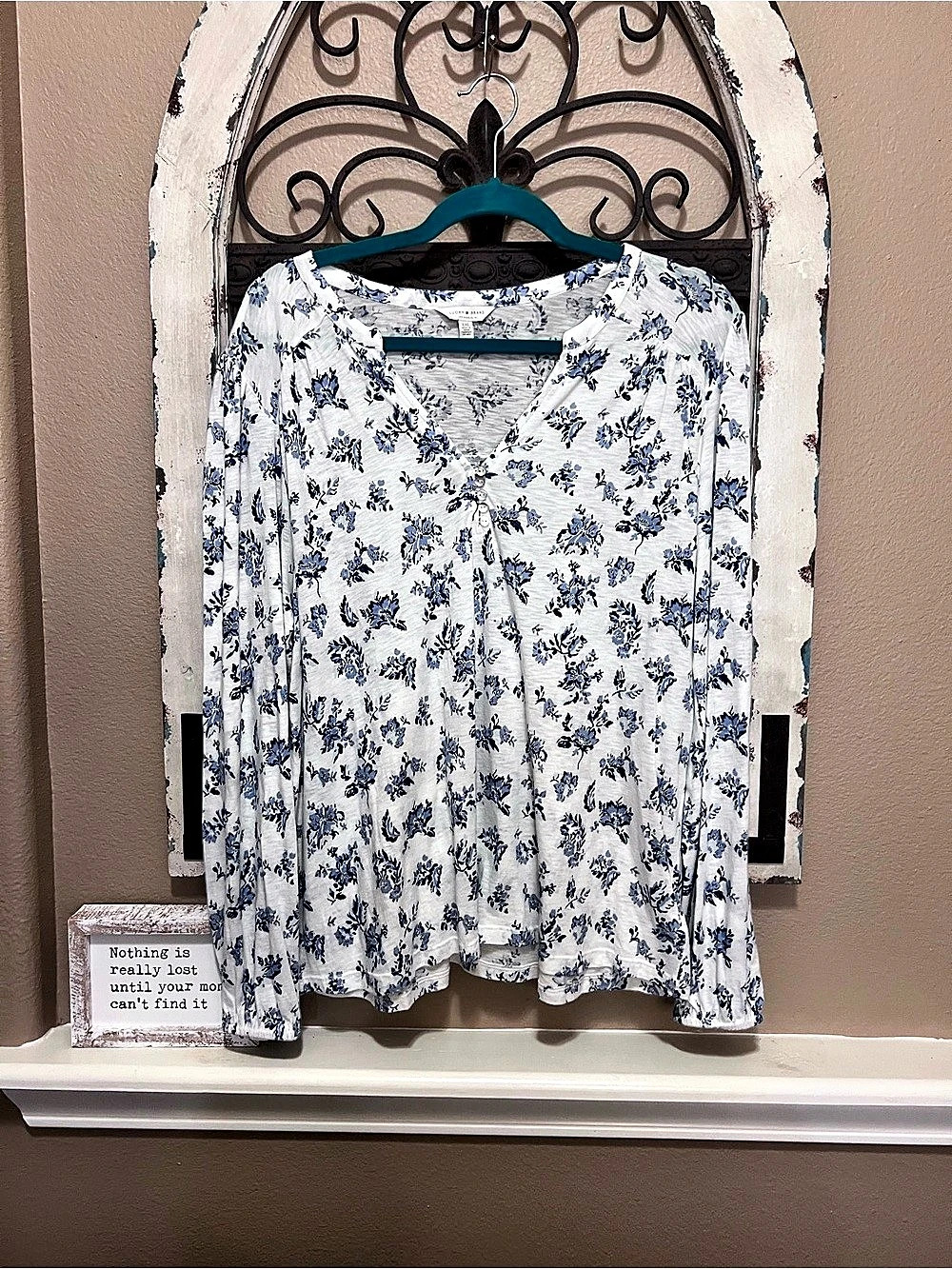 Lucky Brand Floral Blouse in White & Blue Size Large Like New
